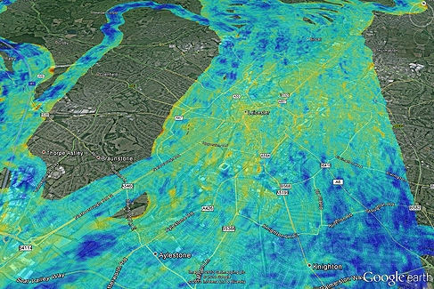 显示莱斯特市二氧化氮水平的相对水平的图像。这张图片显示的是莱斯特大学的空气质量空中测绘仪所覆盖的区域，红色和黄色区域表示污染程度较高，蓝色区域表示较清洁的区域